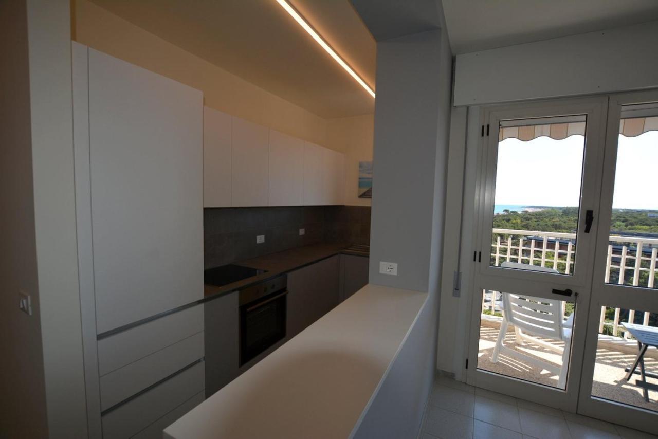 Lignano Pineta With Sea View Appartement Lignano Sabbiadoro Buitenkant foto