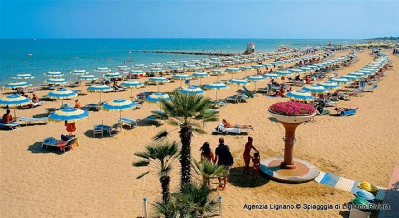 Lignano Pineta With Sea View Appartement Lignano Sabbiadoro Buitenkant foto